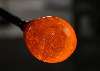 Die Zukunft des Glasbläserhandwerks in Chur: Aimé Kouadio setzt die Tradition fort